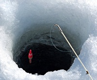 Зимняя рыбалка на удочку с поплавком